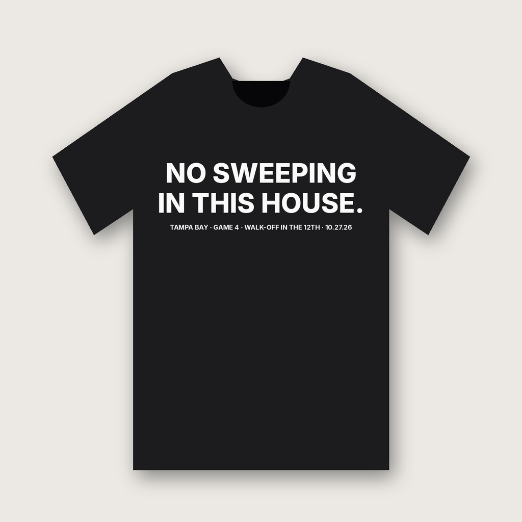 No Sweeping In This House. T-shirt - Black